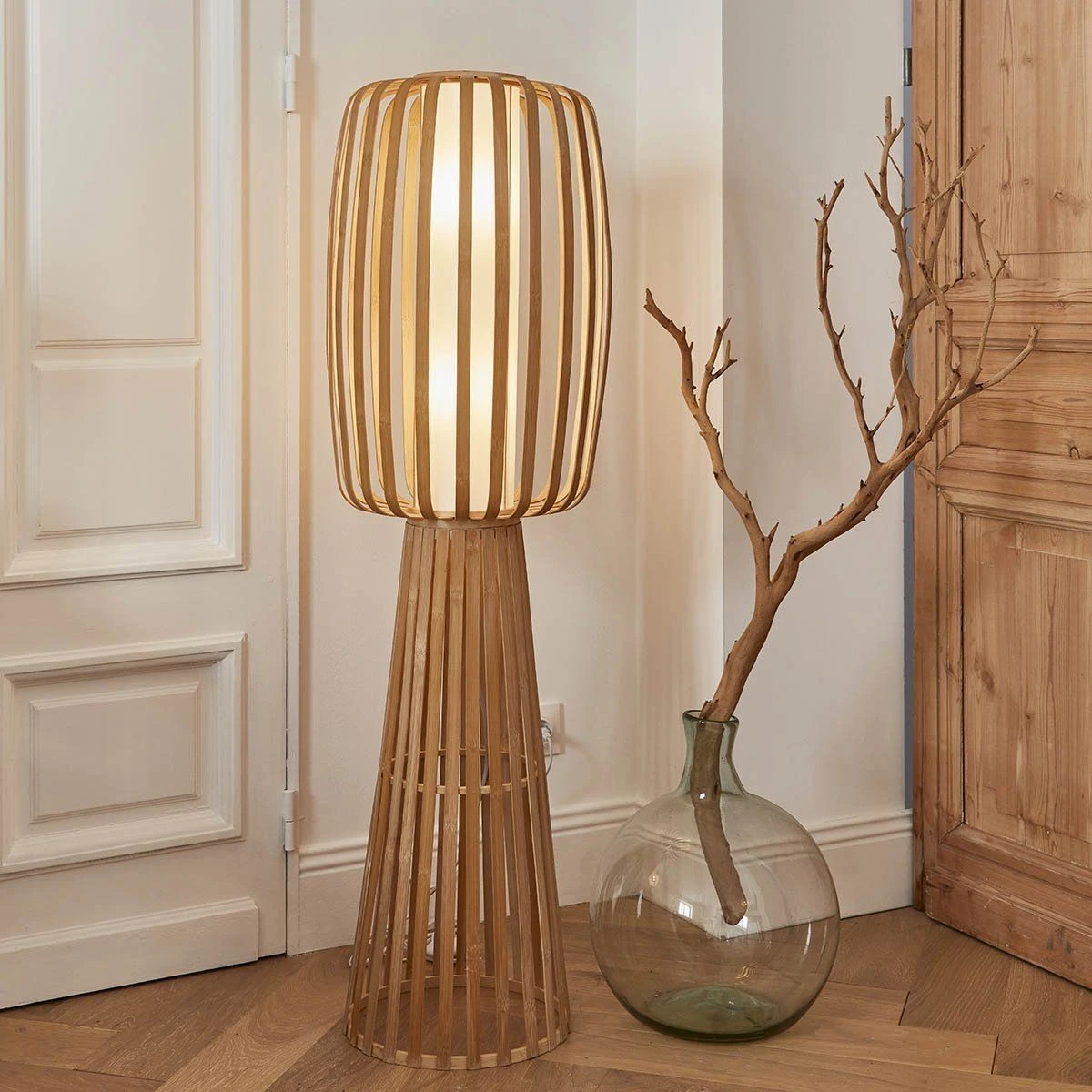 Lampadaire BAND En Bambou Naturel Et Tissu Blanc 1 Lampadaire BAND En Bambou Naturel Et Tissu Blanc