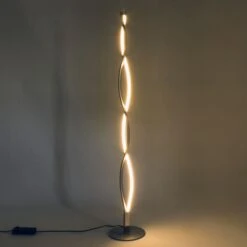 Lampadaire Design LED SAHARA En Métal Argenté -BRILLIANT Soldes Boutique lampadaire design led sahara en metal argente mantra l150229 7