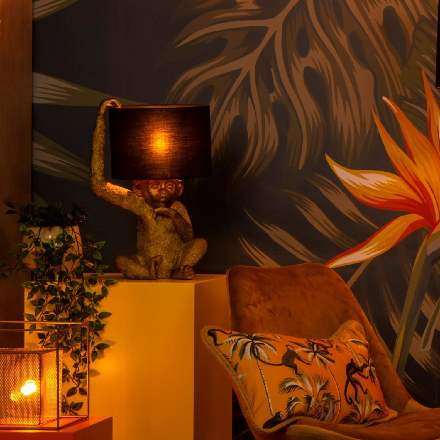 Lampe à Poser CHIMP En PVC Doré Avec Abat-jour En Tissu Noir 6 Lampe à Poser CHIMP En PVC Doré Avec Abat-jour En Tissu Noir – Image 6