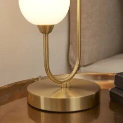 Lampe à Poser FLOW En Métal Couleur Laiton Et Verre Opale Blanc -BRILLIANT Soldes Boutique lampe a poser flow en metal couleur laiton et verre opale blanc keria 2008244 5